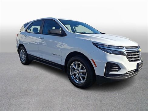 Used 2022 Chevrolet Equinox LS image 3