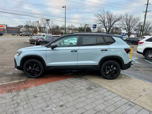 New 2026 Volkswagen Taos SE AWD/4WD image 4