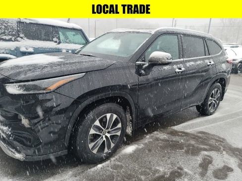 Used 2021 Toyota Highlander XLE image 3