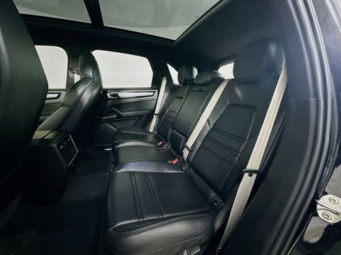 Used 2023 Porsche Cayenne AWD/4WD image 26