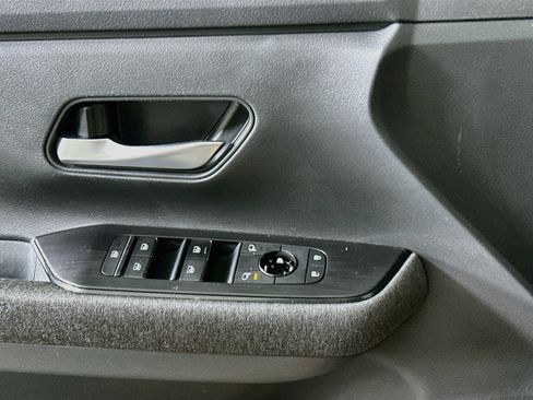 Used 2025 Nissan Kicks SV FWD image 15