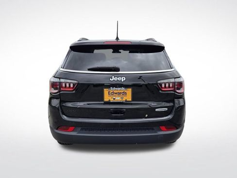 Used 2022 Jeep Compass Latitude w/ Convenience Group FWD image 4
