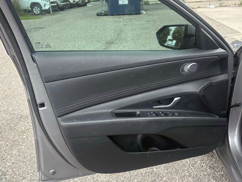 Used 2024 Hyundai Elantra SEL w/ Convenience Package image 10