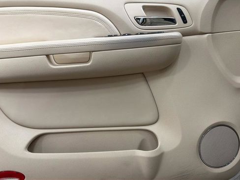 Used 2007 Cadillac Escalade AWD w/ Climate Package image 21