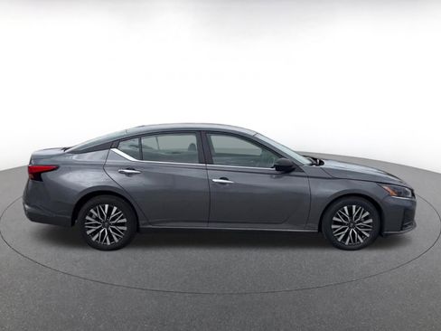 Used 2025 Nissan Altima 2.5 SV FWD image 16