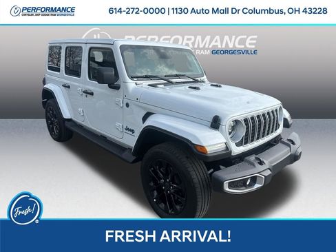 Used 2025 Jeep Wrangler Unlimited Sahara image 1