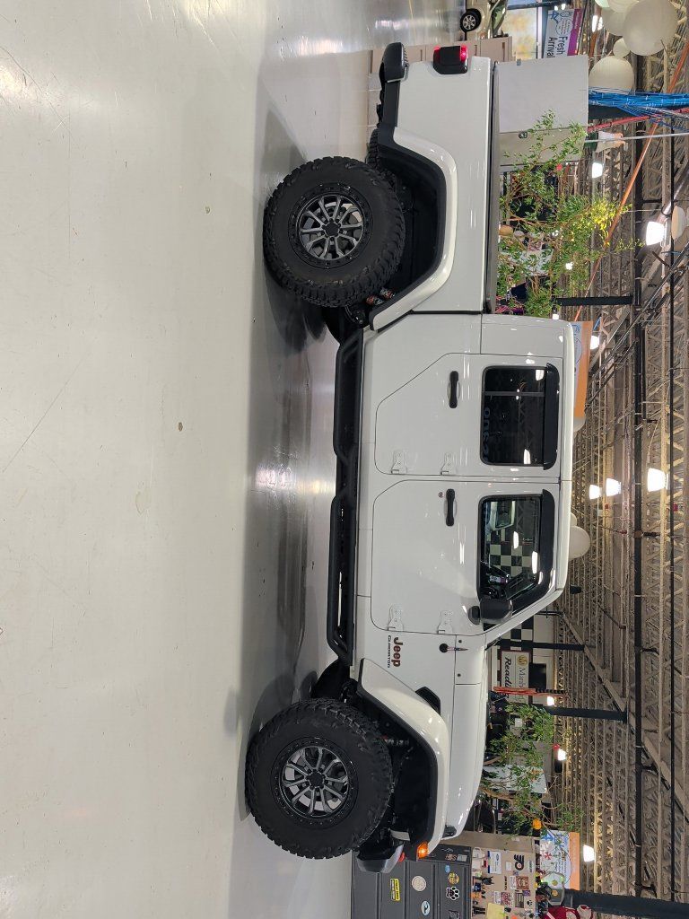 Used 2020 Jeep Gladiator Mojave AWD/4WD image 11