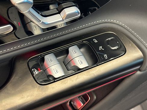 Used 2022 Mercedes-Benz SL 63 AMG 4MATIC image 11