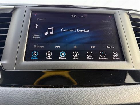 Used 2020 Chrysler Voyager Lxi image 30