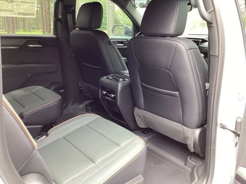 New 2026 GMC Acadia AT4 w/ Luxury Package AWD/4WD image 23