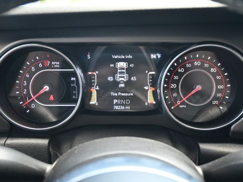 Used 2019 Jeep Wrangler Unlimited Rubicon w/ Dual Top Group AWD/4WD image 13
