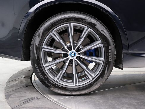Used 2025 BMW X5 xDrive50e w/ Executive Package AWD/4WD image 15