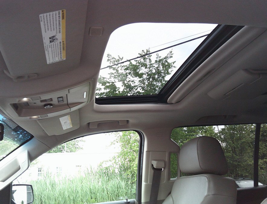 Used 2017 Chevrolet Suburban Premier AWD/4WD image 16