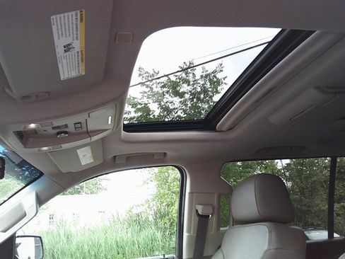 Used 2017 Chevrolet Suburban Premier AWD/4WD image 16