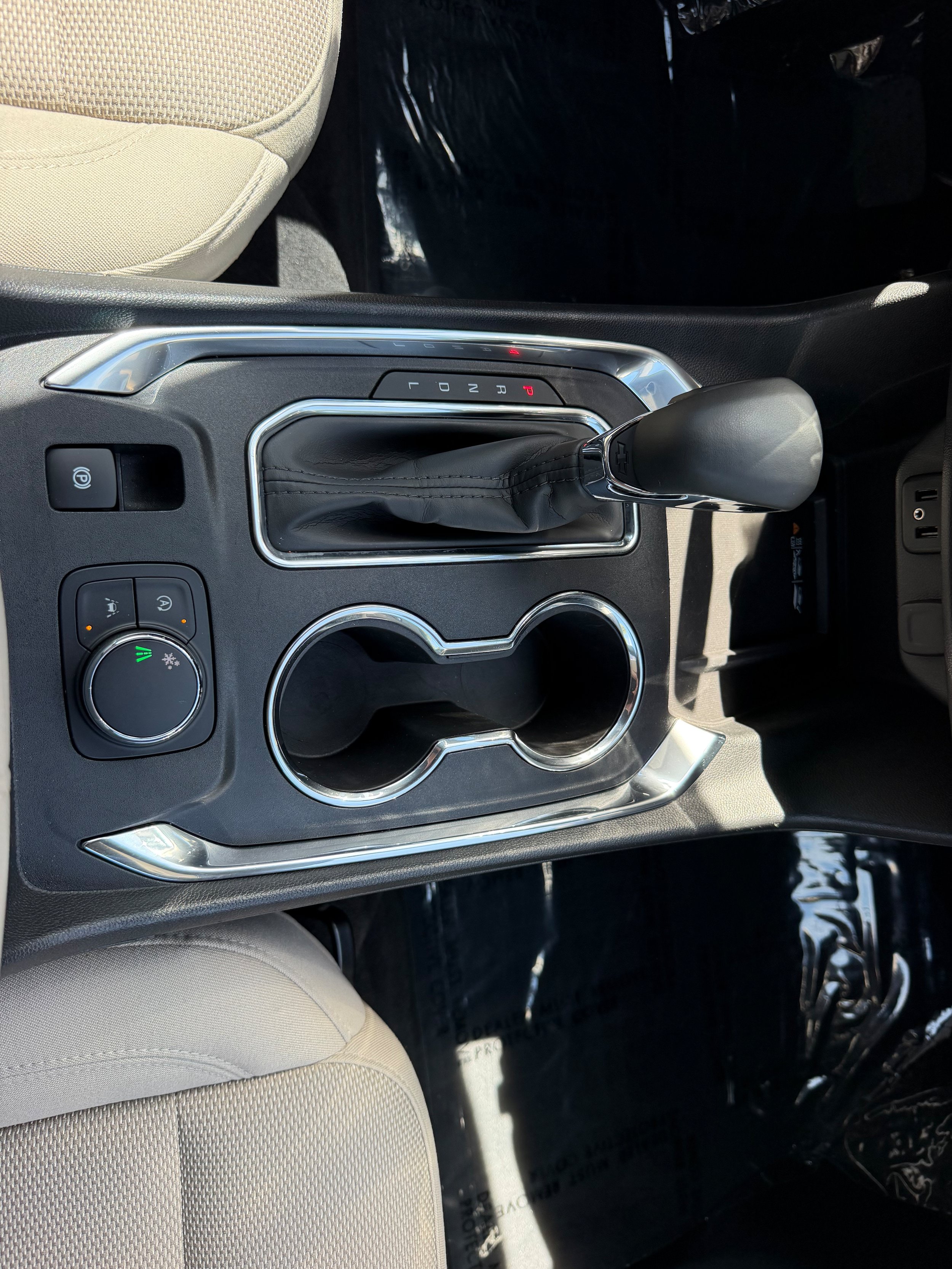 Used 2023 Chevrolet Traverse LT FWD image 16