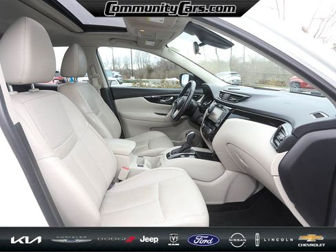 Used 2018 Nissan Rogue Sport SL w/ SL Premium Package image 21