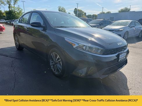 Used 2023 Kia Forte LXS w/ LXS Technology Package FWD image 5