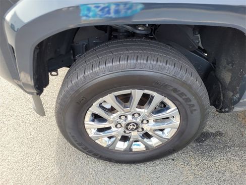 Used 2024 Toyota Tacoma Limited image 4