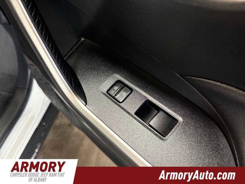 Used 2022 Toyota RAV4 LE image 31