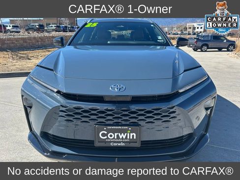 Used 2025 Toyota Crown Signia Limited image 2