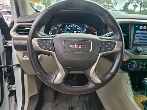 Used 2017 GMC Acadia Denali w/ Technology Package FWD image 14