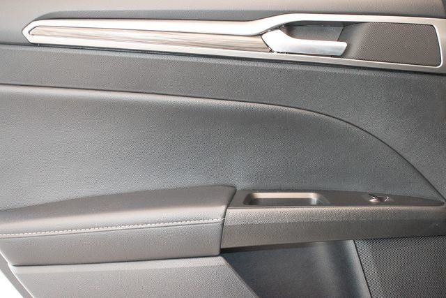 Used 2018 Ford Fusion SE w/ Fusion SE Technology Package FWD image 17