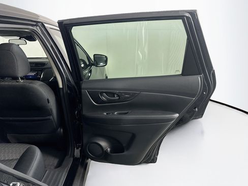 Used 2020 Nissan Rogue S FWD image 30
