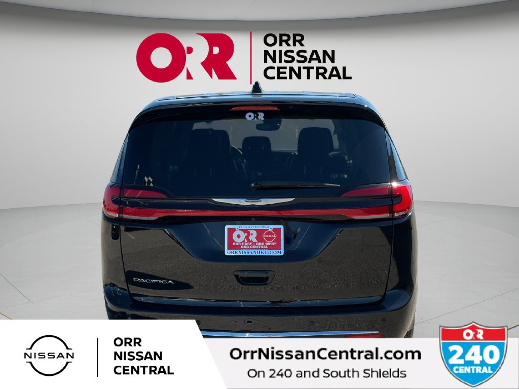 Used 2024 Chrysler Pacifica Touring-L FWD image 6