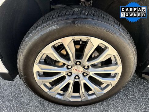 Used 2024 GMC Yukon Denali w/ Advanced Technology Package image 11