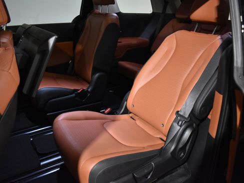 Used 2025 Kia Carnival SX Prestige image 26