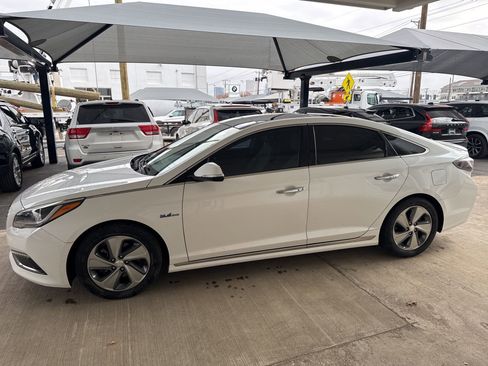 Used 2016 Hyundai Sonata Limited w/ Option Group 02 image 2