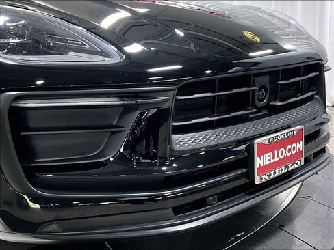 Used 2025 Porsche Macan w/ Premium Package Plus image 33