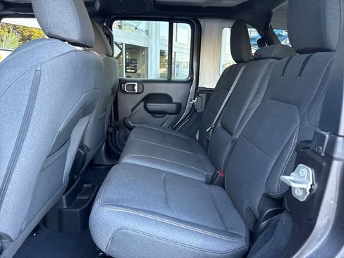Used 2024 Jeep Wrangler Unlimited AWD/4WD image 23