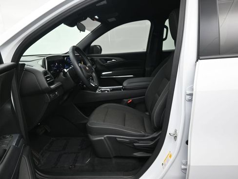 Used 2024 Chevrolet Traverse LS FWD image 11