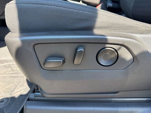 Used 2023 Chevrolet Silverado 1500 Custom image 10