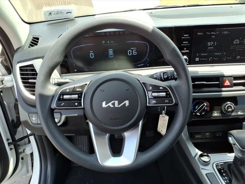 Used 2025 Kia Seltos LX AWD/4WD image 18