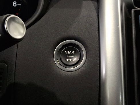 Certified 2025 Land Rover Discovery S image 25