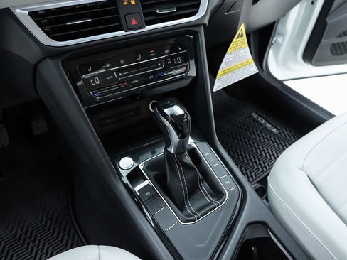New 2026 Volkswagen Taos SE image 24