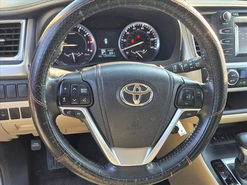 Used 2015 Toyota Highlander Plus FWD image 13