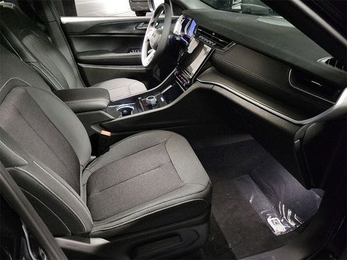 New 2025 Jeep Grand Cherokee Laredo image 15