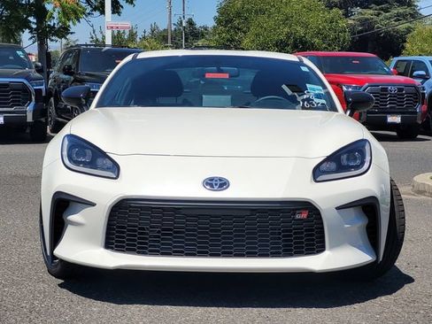 New 2026 Toyota GR86 Premium RWD image 2