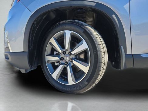 Used 2025 Honda Pilot Touring image 35