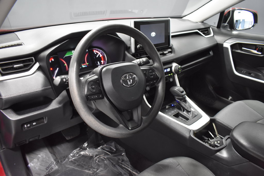 Used 2025 Toyota RAV4 XLE FWD image 4