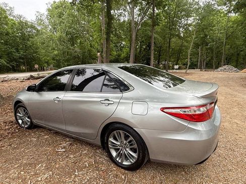 Used 2015 Toyota Camry SE FWD image 15