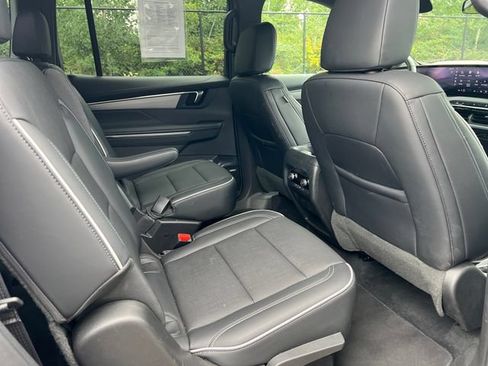 Used 2025 Buick Enclave Preferred AWD/4WD image 20