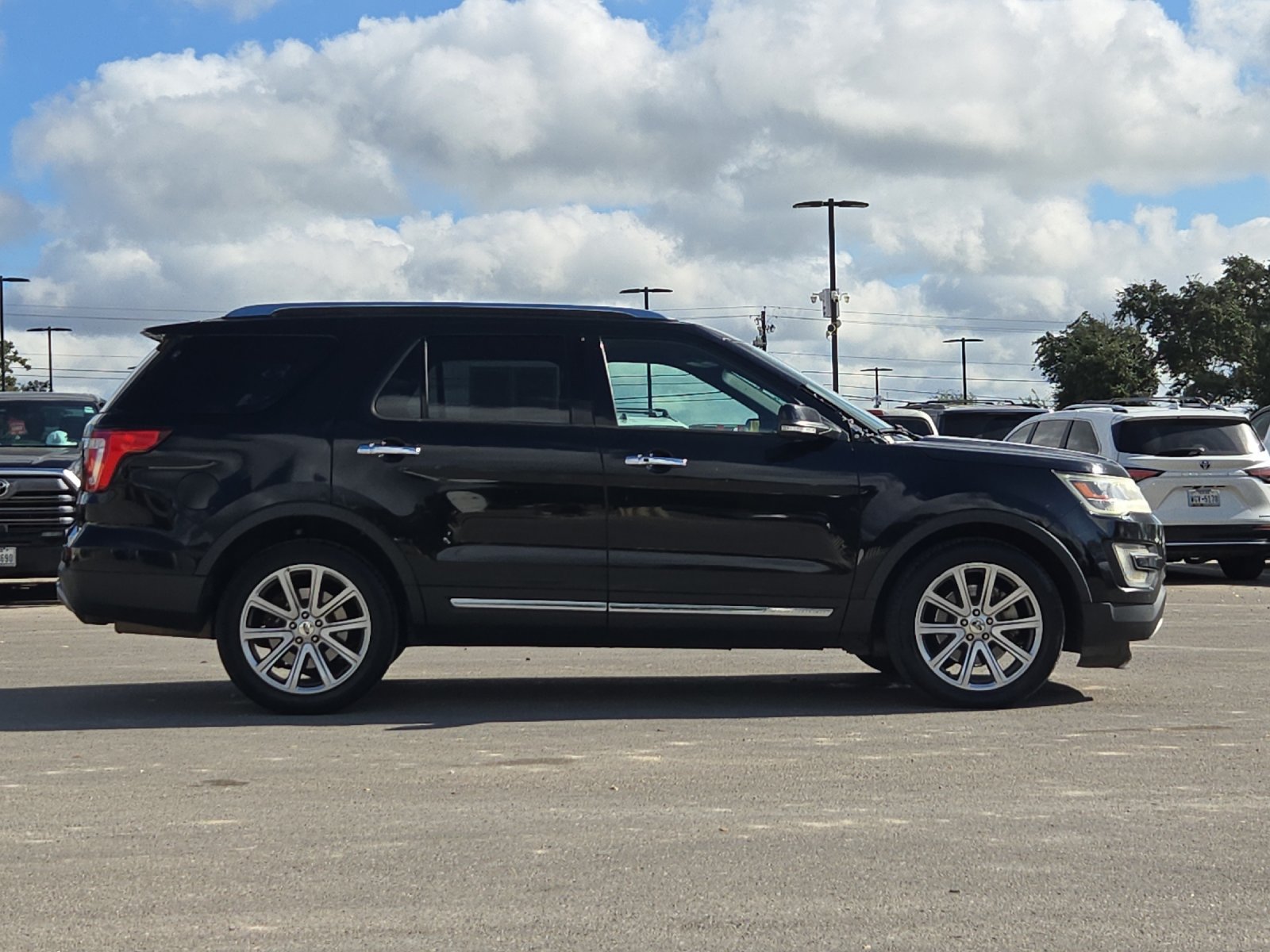 Used 2017 Ford Explorer Limited FWD image 6