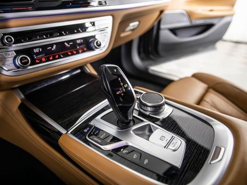 Used 2021 BMW 740i w/ M Sport Package image 45