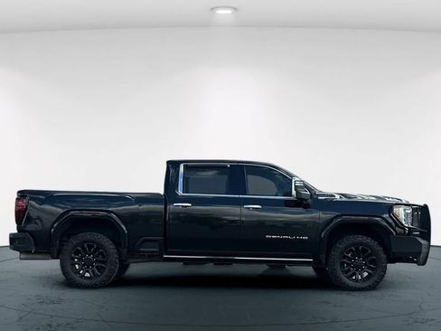 Used 2022 GMC Sierra 2500 Denali w/ Denali Black Diamond Edition AWD/4WD image 6