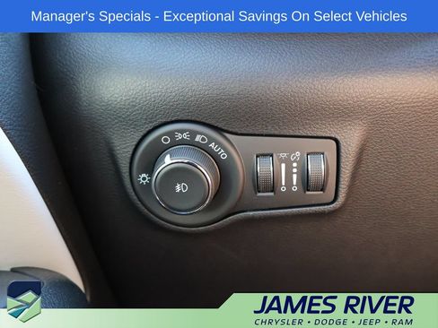 Used 2022 Jeep Compass Limited AWD/4WD image 30