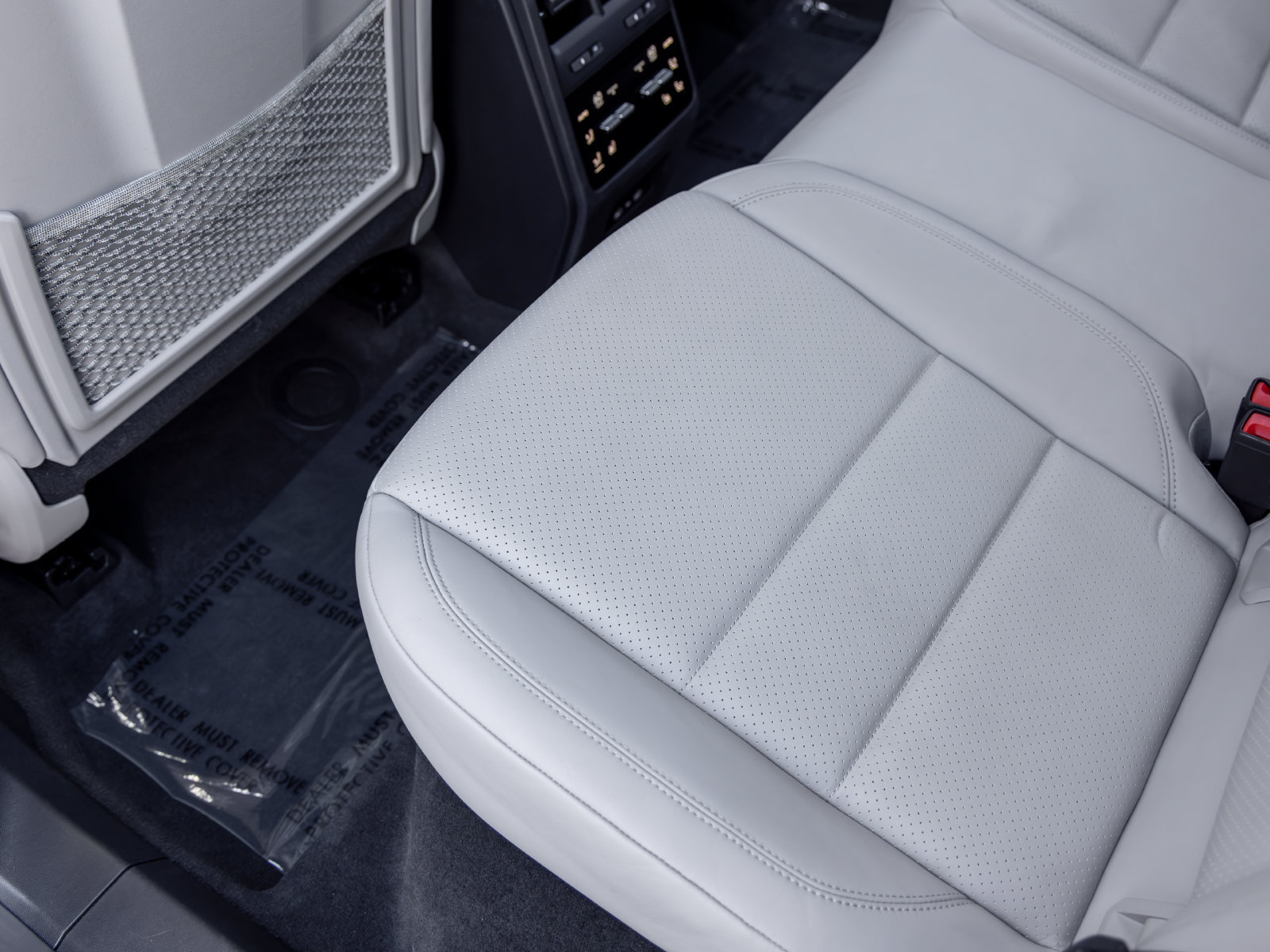 Certified 2025 Porsche Macan Electric RWD image 44